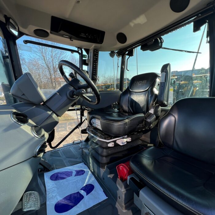 JCB Fastrac 4220 (10)