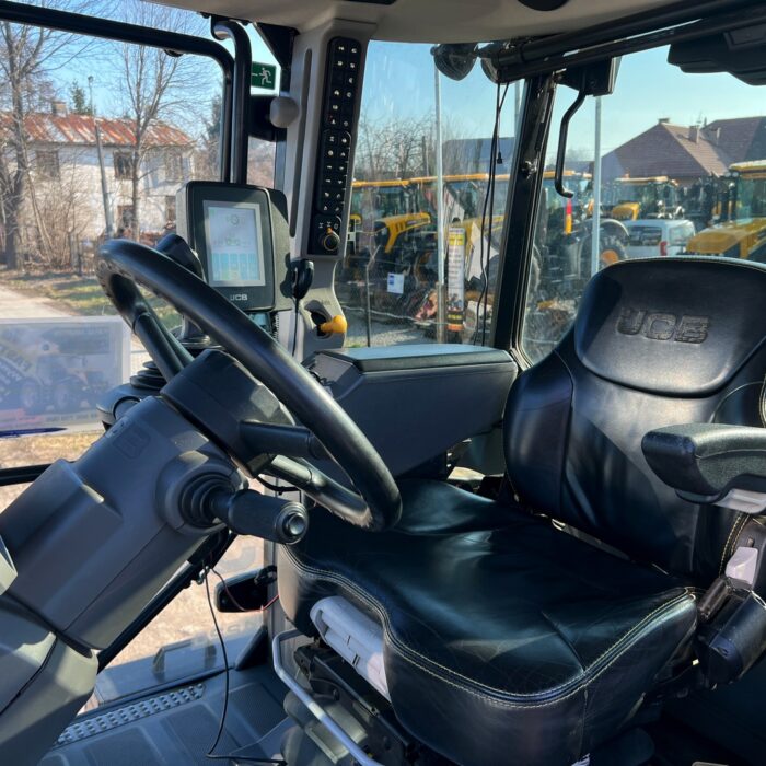 JCB Fastrac 4220 (11)