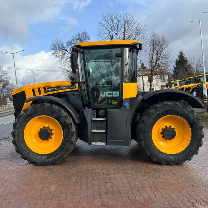 JCB Fastrac 4220 (2)