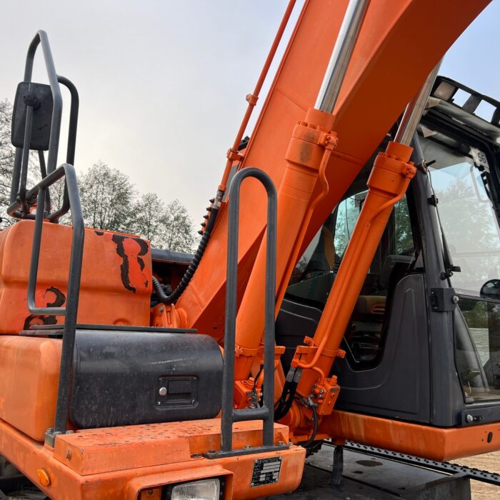 DOOSAN DX140W (10)
