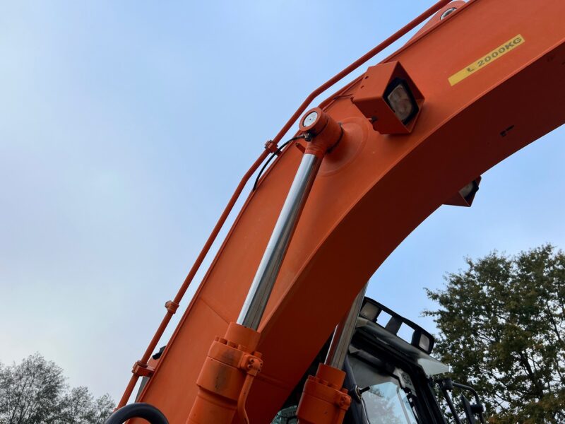 DOOSAN DX140W (11)