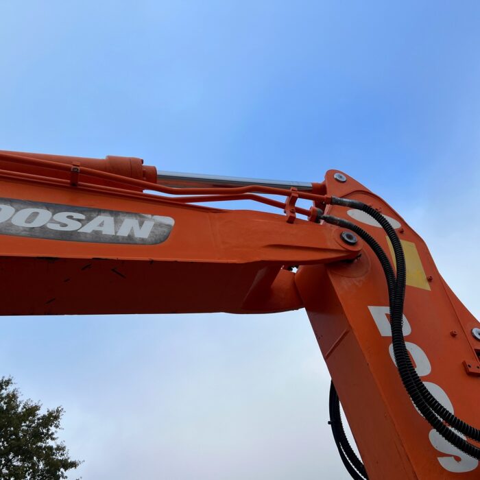 DOOSAN DX140W (12)