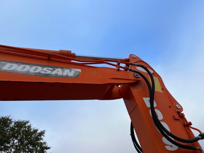 DOOSAN DX140W (12)
