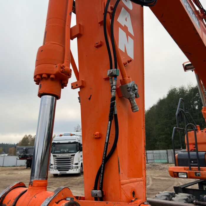 DOOSAN DX140W (14)