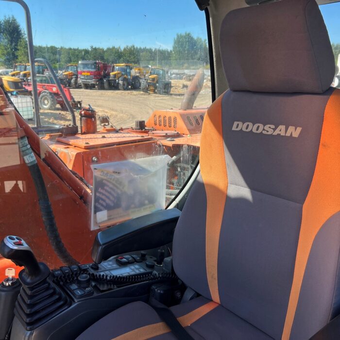 DOOSAN DX140W (14)