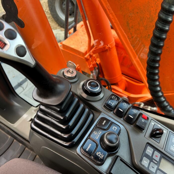 DOOSAN DX140W (15)