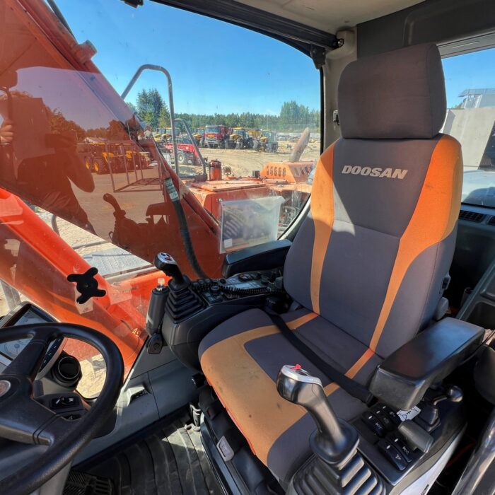 DOOSAN DX140W (15)