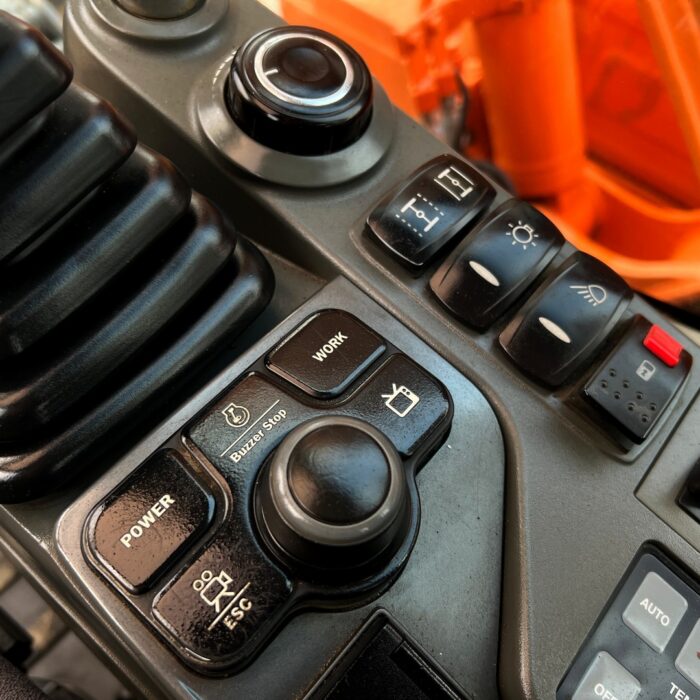 DOOSAN DX140W (16)
