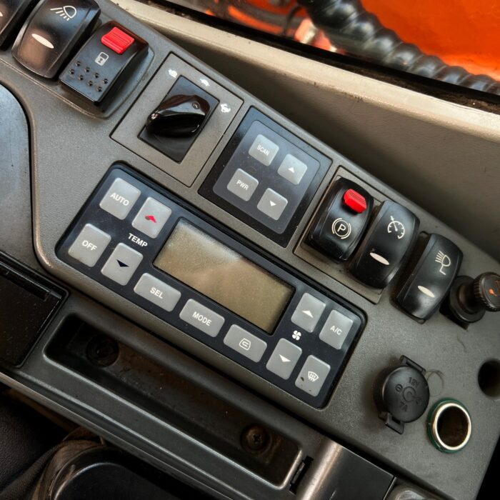 DOOSAN DX140W (17)