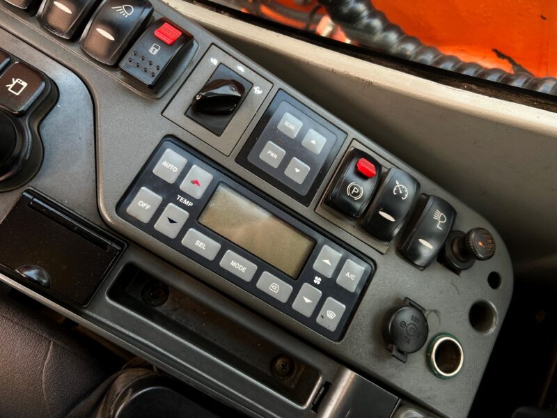 DOOSAN DX140W (17)