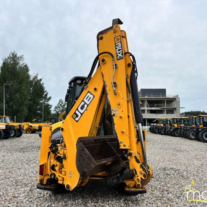 JCB 3CX(4)