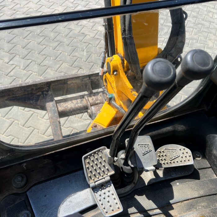 JCB 8026 (8)