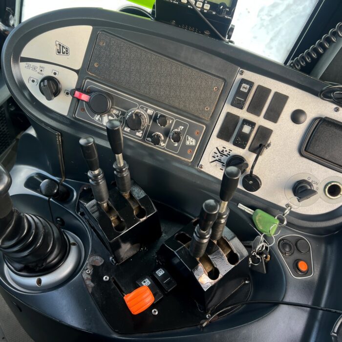 JCB FASTRAC 3200 (13)