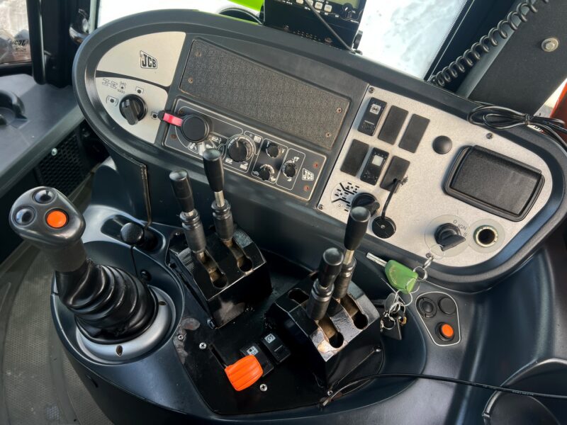 JCB FASTRAC 3200 (13)