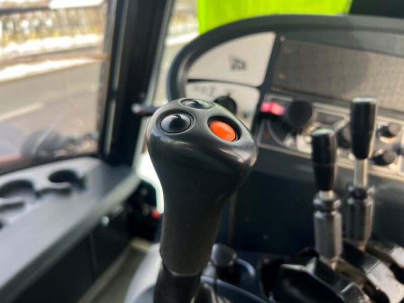 JCB FASTRAC 3200 (16)