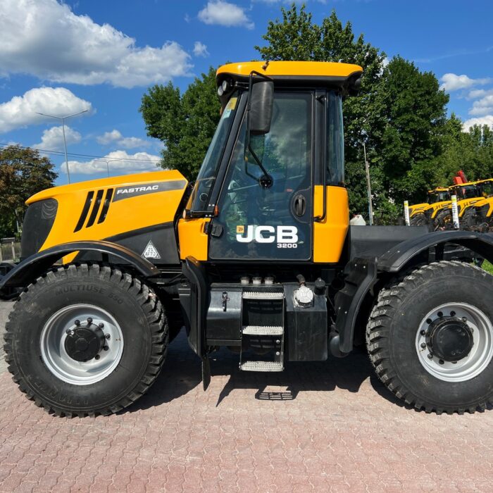 JCB FASTRAC 3200 (2)