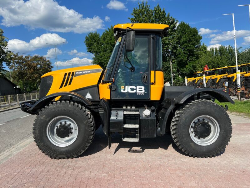 JCB FASTRAC 3200 (2)