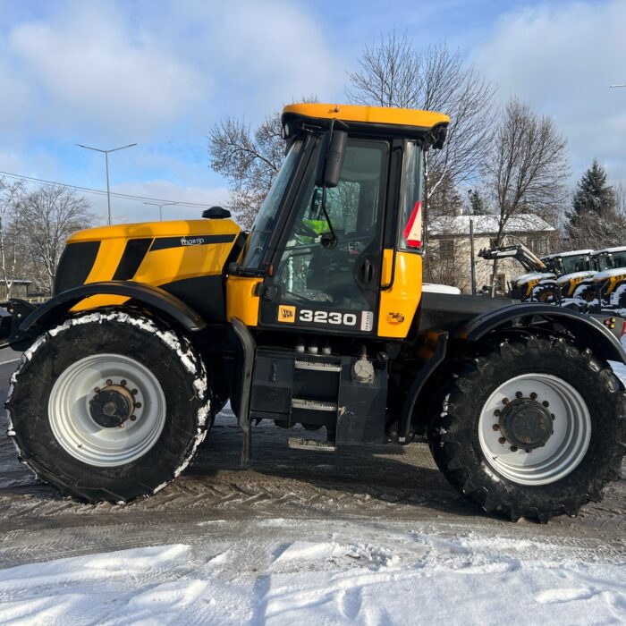JCB FASTRAC 3200 (2)