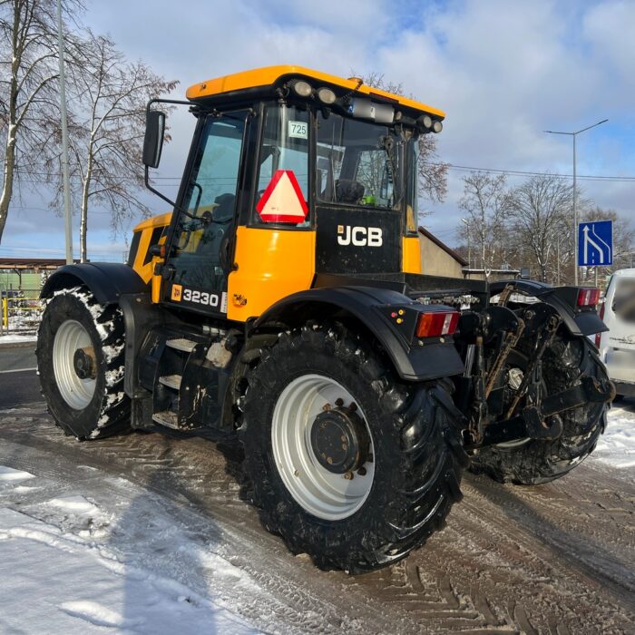 JCB FASTRAC 3200 (3)