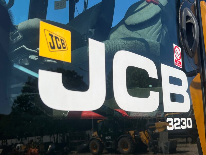 JCB FASTRAC 3230 (10)
