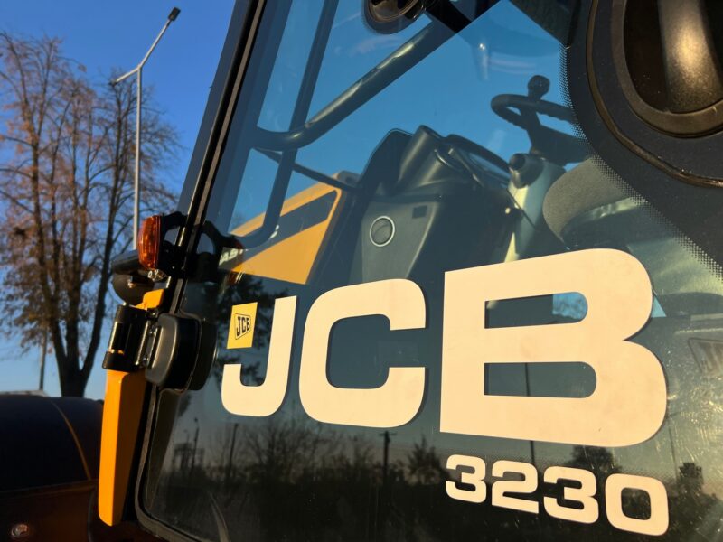 JCB FASTRAC 3230 (11)