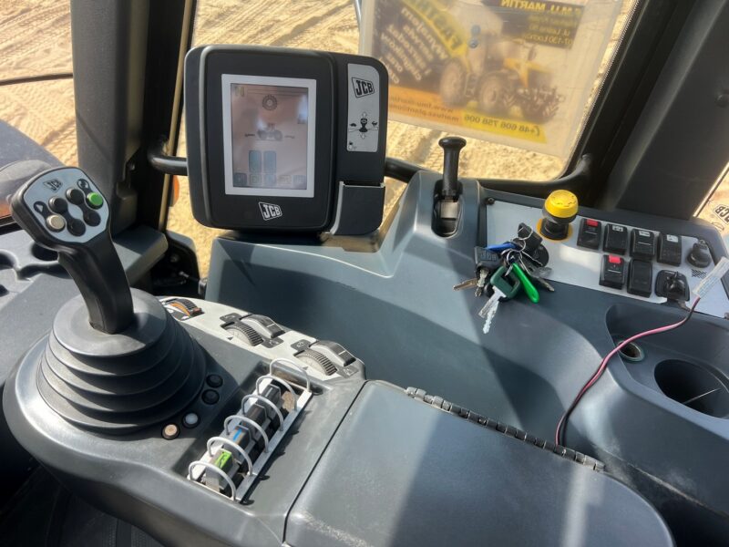 JCB FASTRAC 3230 (12)