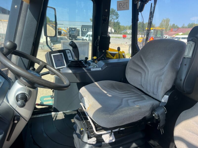 JCB FASTRAC 3230 (12)