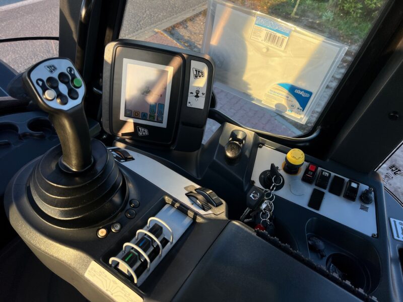 JCB FASTRAC 3230 (17)