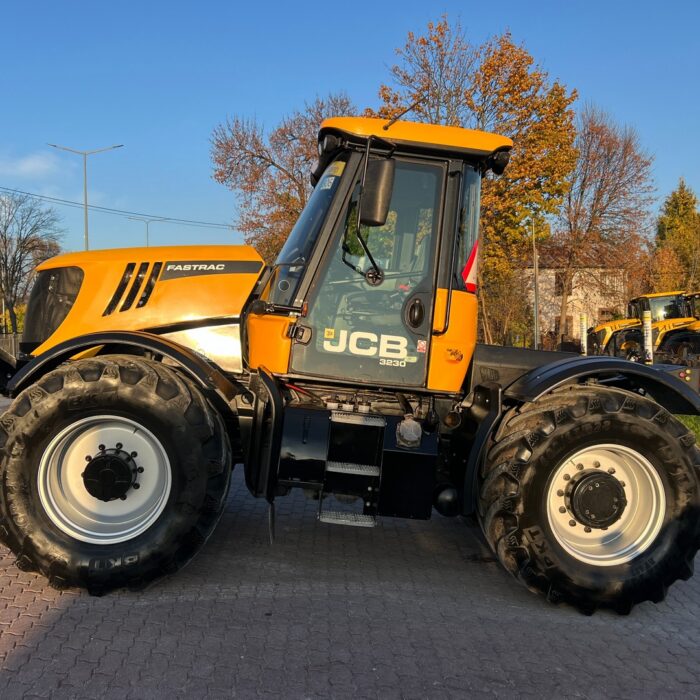 JCB FASTRAC 3230 (2)