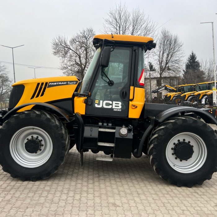 JCB FASTRAC 3230 (2)