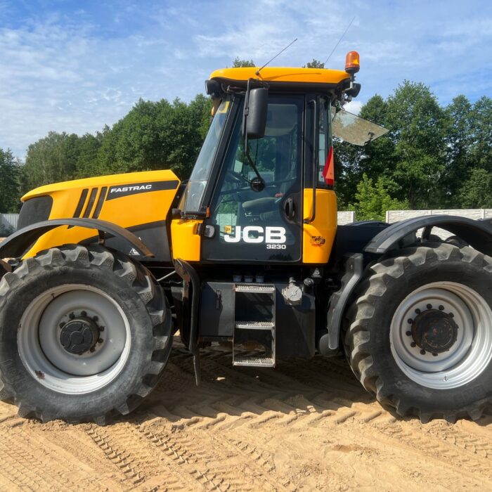JCB FASTRAC 3230 (2)