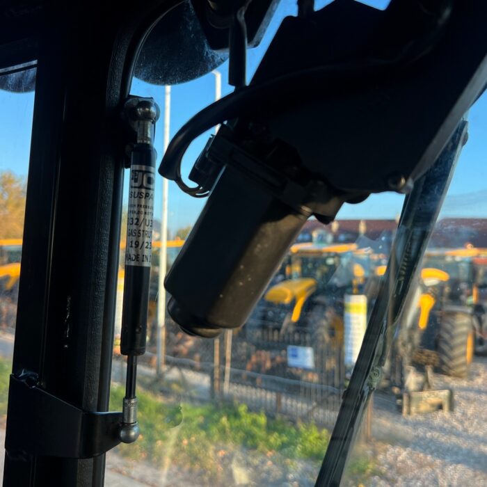 JCB FASTRAC 3230 (27)