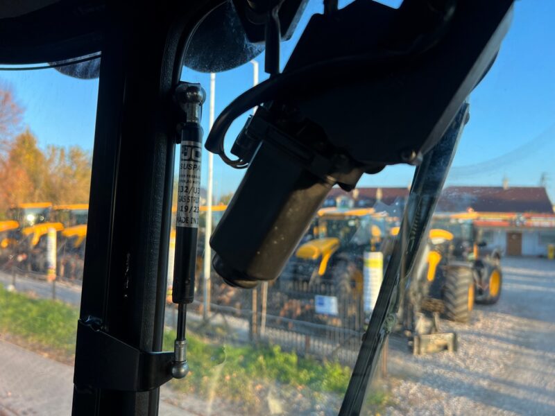 JCB FASTRAC 3230 (27)