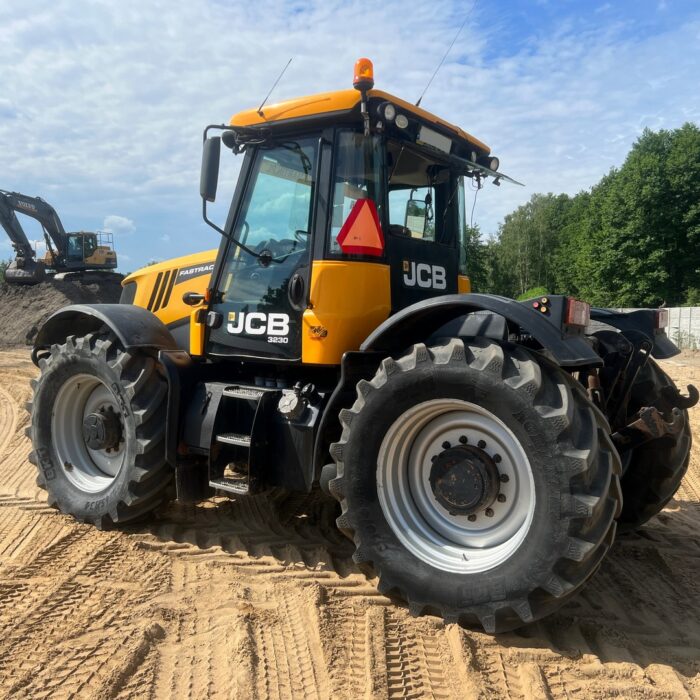 JCB FASTRAC 3230 (3)