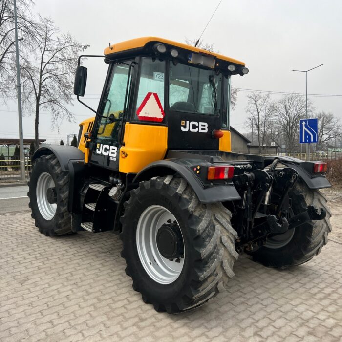 JCB FASTRAC 3230 (3)