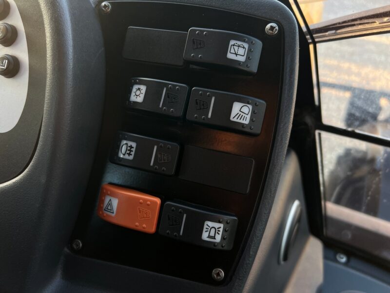 JCB FASTRAC 3230 (30)