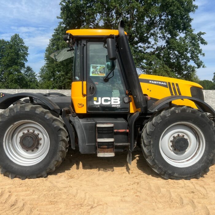 JCB FASTRAC 3230 (6)