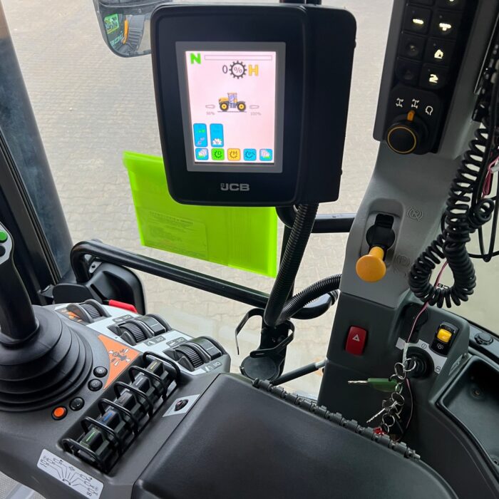 JCB FASTRAC 4220 (13)