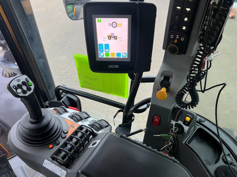 JCB FASTRAC 4220 (13)