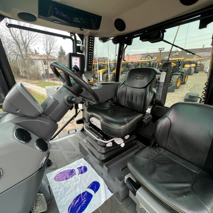 JCB FASTRAC 4220 (2)