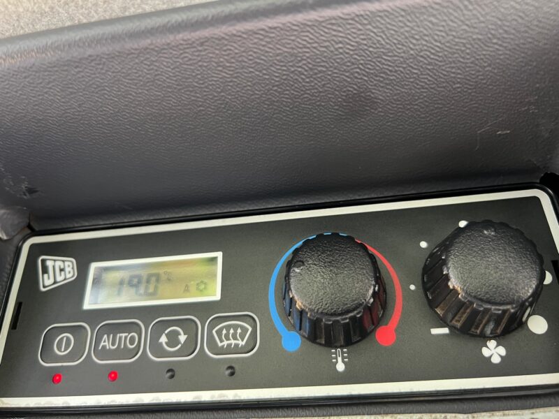 JCB FASTRAC 8250 (22)