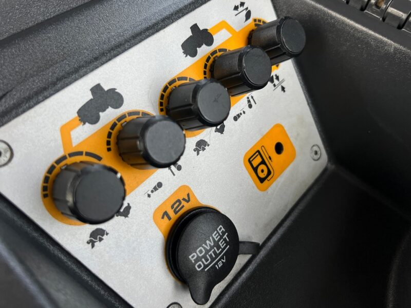JCB FASTRAC 8250 (27)