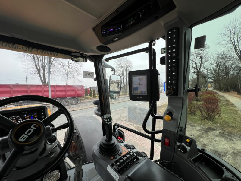 JCB Fastrac 4220 (14)