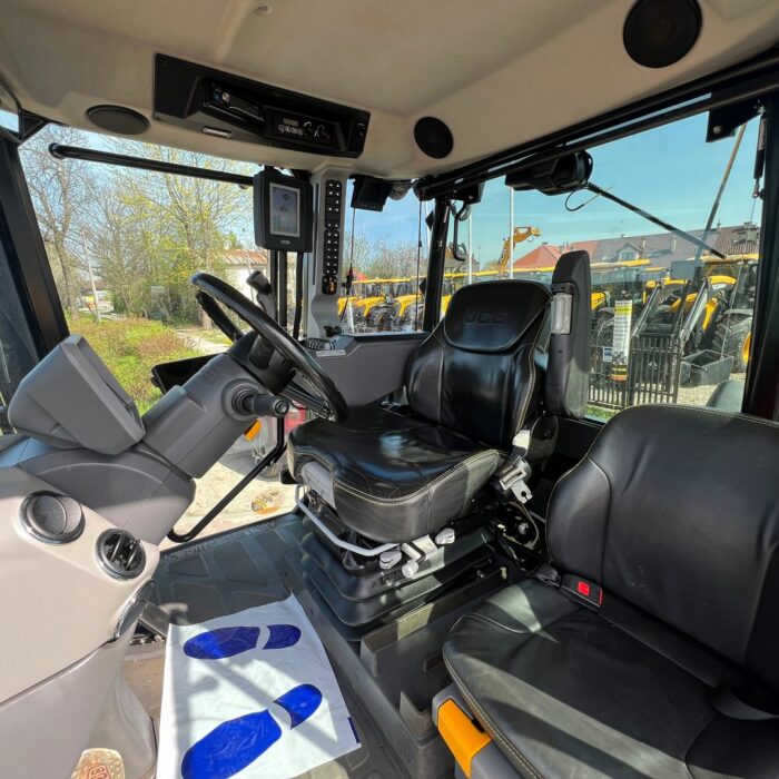 JCB Fastrac 4220 TRIMBLE (12)