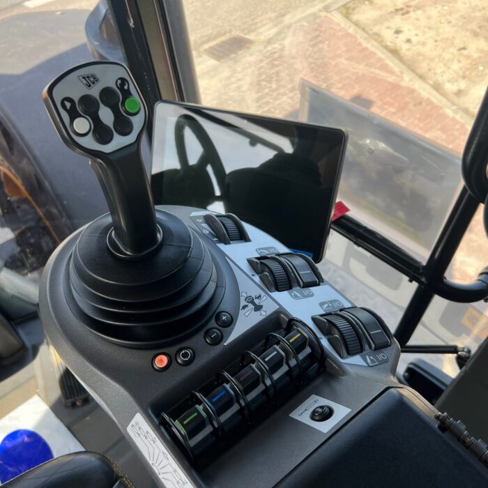 JCB Fastrac 4220 TRIMBLE (19)