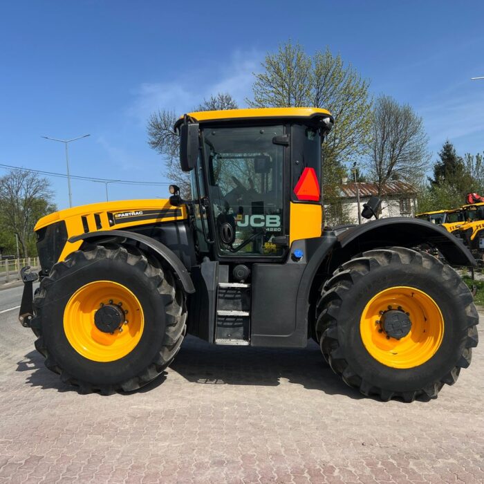 JCB Fastrac 4220 TRIMBLE (2)