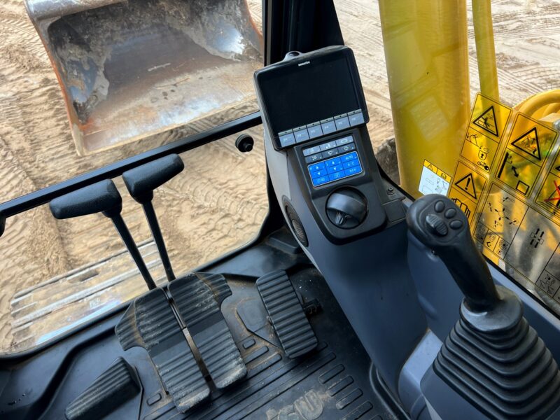 Komatsu 210 SKU878 (1)