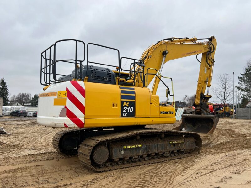Komatsu 210 SKU878 (11)