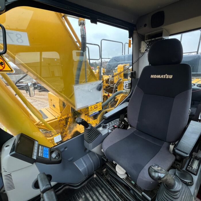 Komatsu 210 SKU878 (17)