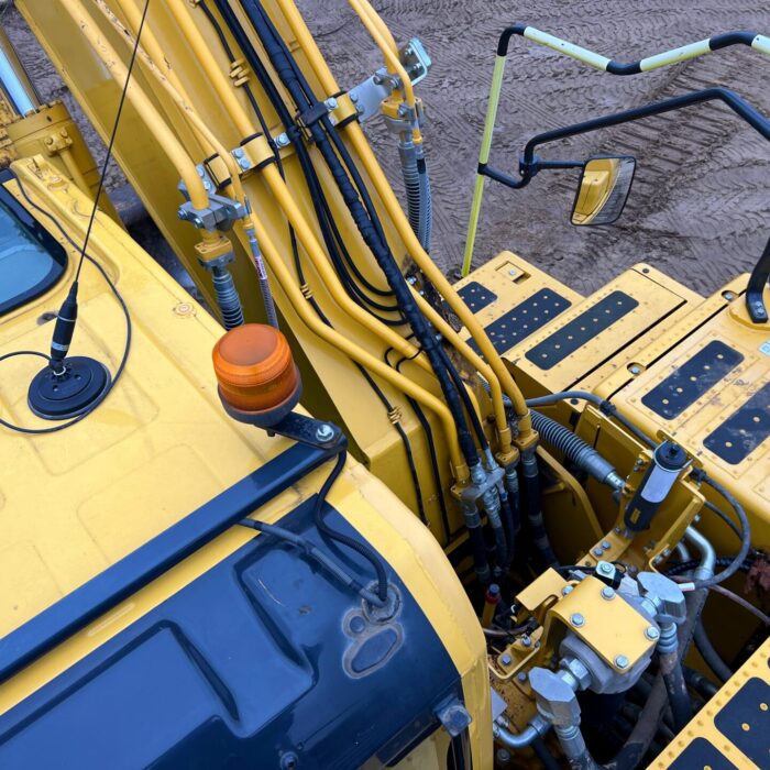 Komatsu 210 SKU878 (2)